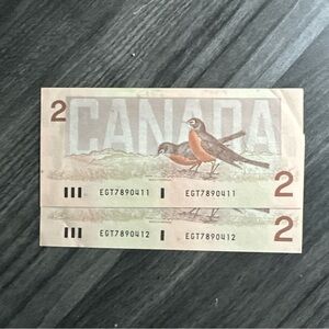 Set of 2 Crisp Sequential Bank of Canada 1986 $2 Bills